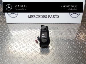 Gebruikte Telefoonhouder Mercedes CLS (C219) 350 3.5 V6 18V Prijs op aanvraag aangeboden door kaslo auto parts
