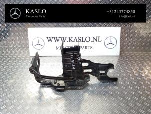 Gebruikte Bumperhoek links-voor Mercedes C Sportcoupé (C203) 1.8 C-180K 16V Prijs op aanvraag aangeboden door kaslo auto parts