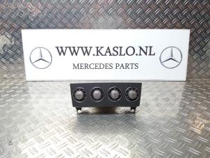 Gebruikte Kachel Bedieningspaneel Mercedes SLK (R171) 1.8 200 K 16V Prijs € 100,00 Margeregeling aangeboden door kaslo auto parts