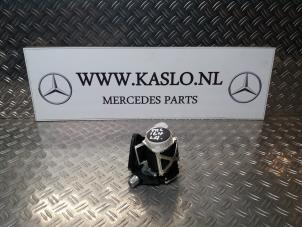Gebruikte Veiligheidsgordel links-achter Mercedes ML II (164/4JG) 3.0 ML-320 CDI 4-Matic V6 24V Prijs € 50,00 Margeregeling aangeboden door kaslo auto parts