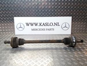 Gebruikte Aandrijfas rechts-achter Mercedes SLK (R171) 1.8 200 K 16V Prijs € 100,00 Margeregeling aangeboden door kaslo auto parts