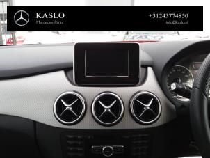 Gebruikte Display Interieur Mercedes B (W246) 1.8 B-180 CDI BlueEFFICIENCY 16V Prijs € 50,00 Margeregeling aangeboden door kaslo auto parts