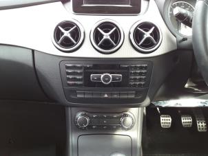 Gebruikte Radiobedienings paneel Mercedes B (W246,242) 1.8 B-180 CDI BlueEFFICIENCY 16V Prijs op aanvraag aangeboden door kaslo auto parts