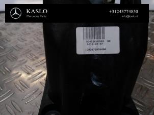 Gebruikte Versnellingspook Mercedes B (W246) 1.8 B-180 CDI BlueEFFICIENCY 16V Prijs op aanvraag aangeboden door kaslo auto parts