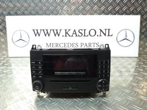 Gebruikte Radiobedienings paneel Mercedes B (W245,242) 2.0 B-180 CDI 16V Prijs € 75,00 Margeregeling aangeboden door kaslo auto parts