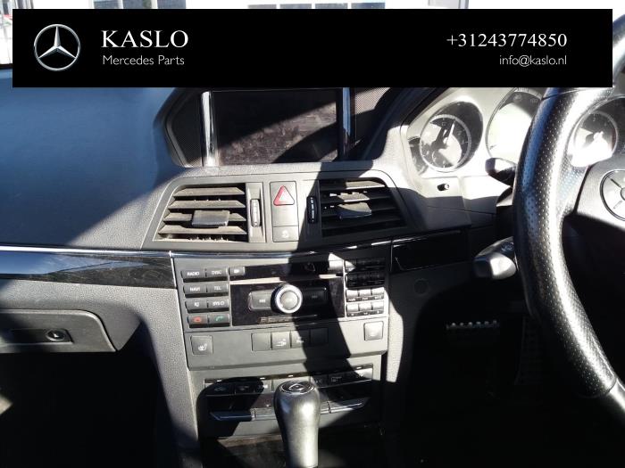 Gebruikte Display Interieur Mercedes E (C207) E-350 CDI V6 24V Prijs op aanvraag aangeboden door kaslo auto parts