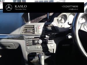 Gebruikte Display Interieur Mercedes E (C207) E-350 CDI V6 24V Prijs op aanvraag aangeboden door kaslo auto parts