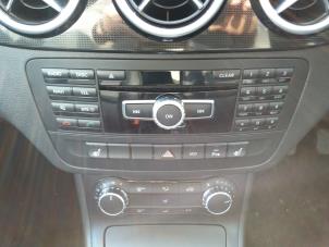 Gebruikte Radiobedienings paneel Mercedes B (W246,242) 1.8 B-200 CDI BlueEFFICIENCY 16V Prijs op aanvraag aangeboden door kaslo auto parts