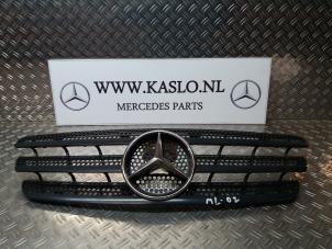 Gebruikte Grille Mercedes ML I (163) Prijs op aanvraag aangeboden door kaslo auto parts