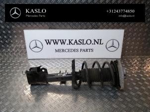 Gebruikte Mac Phersonpoot links-voor Mercedes A (W176) 1.6 A-180 16V Prijs € 100,00 Margeregeling aangeboden door kaslo auto parts