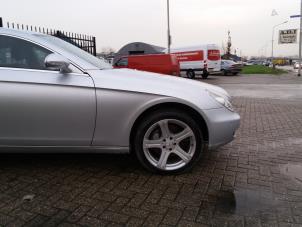 Gebruikte Scherm rechts-voor Mercedes CLS (C219) 350 CGI 3.5 V6 24V Prijs € 200,00 Margeregeling aangeboden door kaslo auto parts