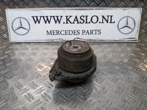 Gebruikte Motorsteun Mercedes ML II (164/4JG) 3.0 ML-320 CDI 4-Matic V6 24V Prijs € 25,00 Margeregeling aangeboden door kaslo auto parts