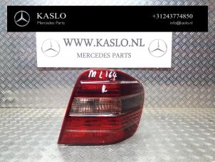 Gebruikte Achterlicht rechts Mercedes ML II (164/4JG) 3.0 ML-280 CDI 4-Matic V6 24V Prijs € 75,00 Margeregeling aangeboden door kaslo auto parts
