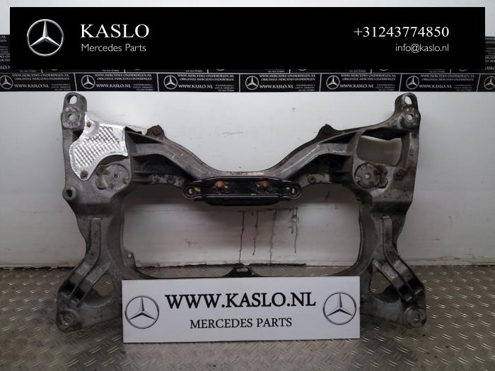 Subframe van een Mercedes-Benz SL (R230) 5.0 SL-500 V8 24V 2003