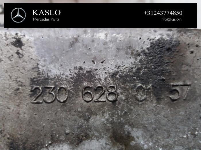 Subframe van een Mercedes-Benz SL (R230) 5.0 SL-500 V8 24V 2003