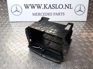 Gebruikte Bekerhouder Mercedes SL (R230) 5.0 SL-500 V8 24V Prijs op aanvraag aangeboden door kaslo auto parts
