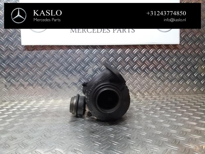 Turbo van een Mercedes-Benz S (W220) 3.2 S-320 CDI 24V 2001
