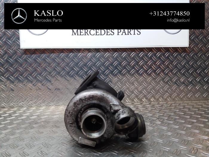 Turbo van een Mercedes-Benz S (W220) 3.2 S-320 CDI 24V 2001