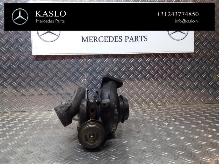 Turbo van een Mercedes-Benz S (W220) 3.2 S-320 CDI 24V 2001