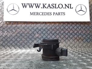 Gebruikte Luchtmassameter Mercedes S (W220) 5.0 S-500 V8 24V 4-Matic Prijs € 75,00 Margeregeling aangeboden door kaslo auto parts