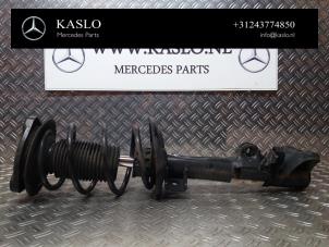 Gebruikte Schokdemperpoot rechts-voor Mercedes C Estate (S204) 1.8 C-180 CGI 16V Prijs € 75,00 Margeregeling aangeboden door kaslo auto parts