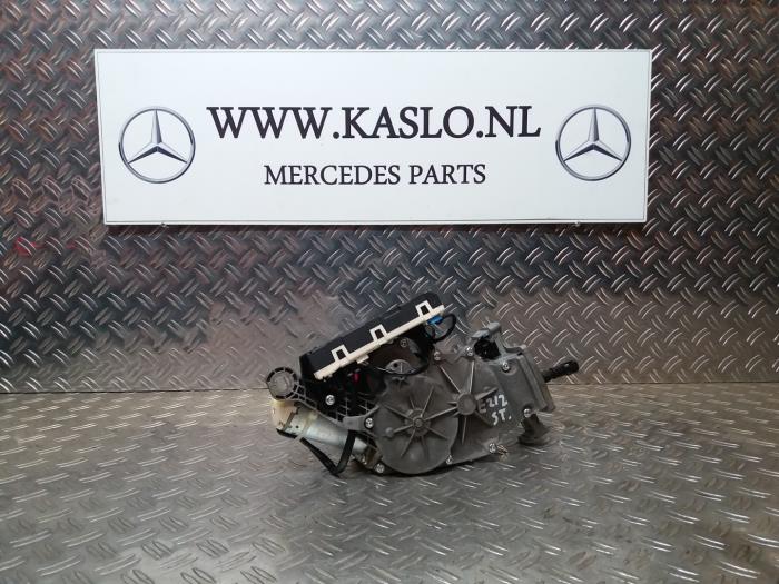 Achterklep motor van een Mercedes-Benz E Estate (S212) E-250 CDI 16V BlueEfficiency 2013