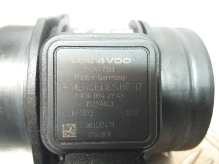 Luchtmassameter van een Mercedes-Benz B (W245,242) 2.0 B-200 CDI 16V 2008