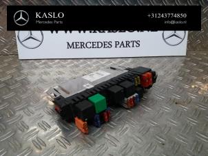 Gebruikte Zekeringkast Mercedes S (W220) 5.0 S-500 V8 24V Prijs € 50,00 Margeregeling aangeboden door kaslo auto parts