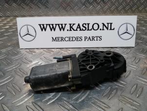 Gebruikte Cabriodak Motor Mercedes SL (R230) 5.0 SL-500 V8 24V Prijs € 200,00 Margeregeling aangeboden door kaslo auto parts