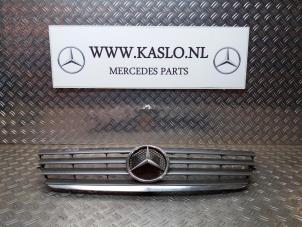 Gebruikte Grille Mercedes CLC (C203) Prijs op aanvraag aangeboden door kaslo auto parts