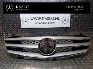 Gebruikte Grille Mercedes R (W251) Prijs op aanvraag aangeboden door kaslo auto parts