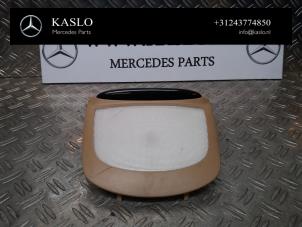 Gebruikte Binnenverlichting achter Mercedes ML II (164/4JG) 3.0 ML-320 CDI V6 24V Prijs € 30,00 Margeregeling aangeboden door kaslo auto parts