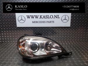 Gebruikte Koplamp rechts Mercedes ML I (163) Prijs € 100,00 Margeregeling aangeboden door kaslo auto parts