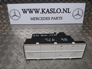 Gebruikte Vacuumpomp Elektrisch Deurvergrendeling Mercedes SLK (R171) 1.8 200 K 16V Prijs op aanvraag aangeboden door kaslo auto parts