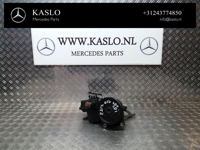 Gebruikte Pomp Servo Mercedes E (W212) E-200 CDI 16V BlueEfficiency,BlueTEC Prijs € 100,00 Margeregeling aangeboden door kaslo auto parts