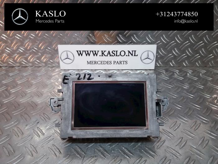 Gebruikte Display Interieur Mercedes E (W212) E-200 CDI 16V BlueEfficiency,BlueTEC Prijs € 50,00 Margeregeling aangeboden door kaslo auto parts