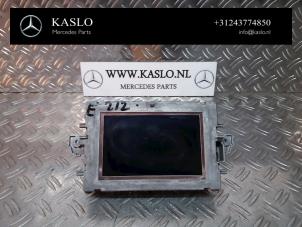 Gebruikte Display Interieur Mercedes E (W212) E-200 CDI 16V BlueEfficiency,BlueTEC Prijs € 50,00 Margeregeling aangeboden door kaslo auto parts