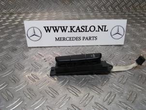 Gebruikte Schakelaar ESP Mercedes SL (R230) Prijs € 30,00 Margeregeling aangeboden door kaslo auto parts