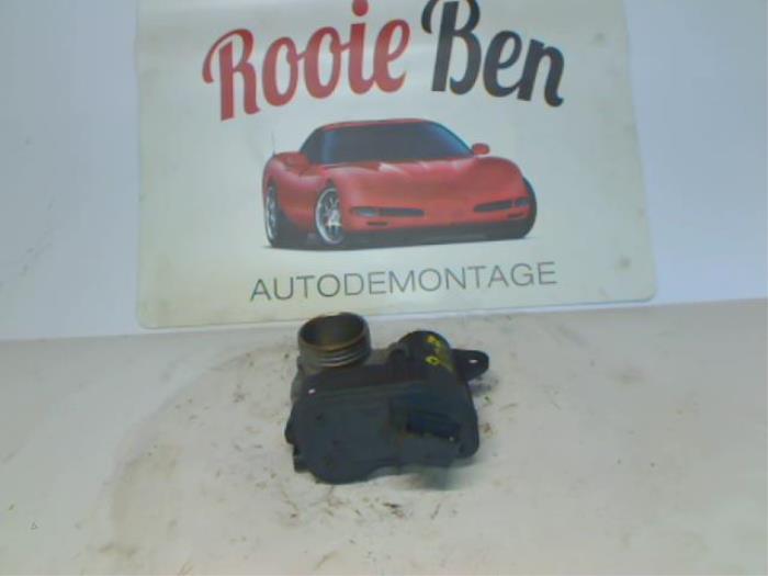 Gebruikte Gasklephuis Peugeot 208 I (CA/CC/CK/CL) 1.2 Vti 12V PureTech 82 Prijs € 100,00 Margeregeling aangeboden door Rooie Ben autodemontage