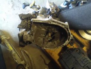 Gebruikte Versnellingsbak Peugeot 208 I (CA/CC/CK/CL) 1.2 Vti 12V PureTech 82 Prijs € 300,00 Margeregeling aangeboden door Rooie Ben autodemontage
