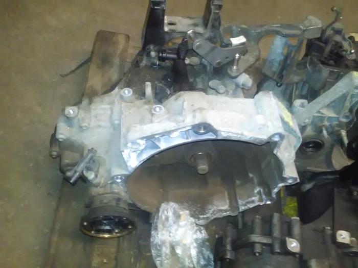 Versnellingsbak van een Seat Ibiza III (6L1) 1.2 12V 2005
