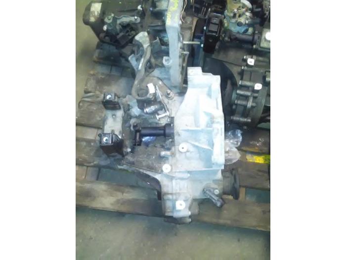 Versnellingsbak van een Seat Ibiza III (6L1) 1.2 12V 2005