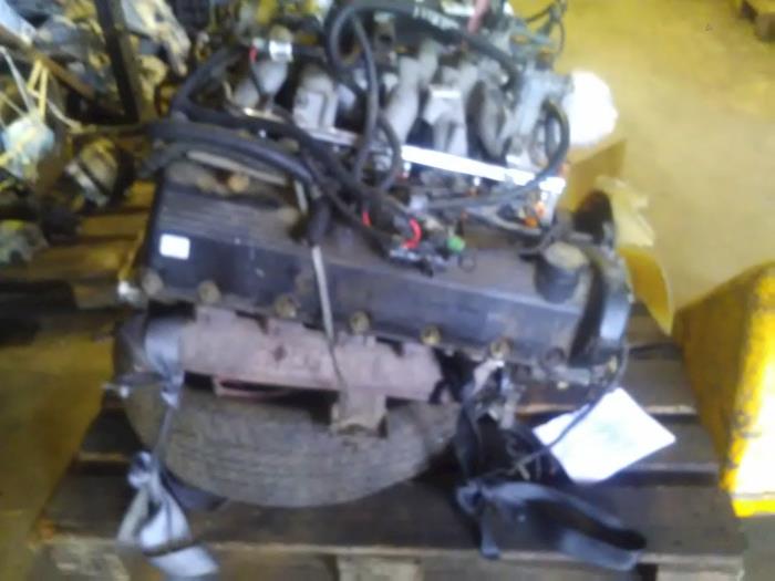 Gebruikte Motor Ford Usa F-350 6.8 4x2 Prijs € 3.500,00 Margeregeling aangeboden door Rooie Ben autodemontage