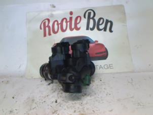 Gebruikte Gasklephuis Peugeot 307 (3A/C/D) 1.6 HDiF 16V Prijs € 20,00 Margeregeling aangeboden door Rooie Ben autodemontage