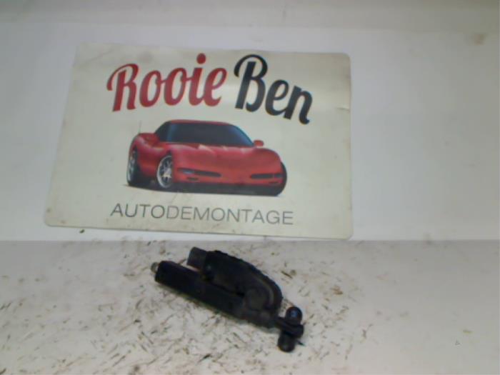 Gebruikte Koplamp Sproeier Audi A8 (D3) 3.0 TDI V6 24V Quattro Prijs € 50,00 Margeregeling aangeboden door Rooie Ben autodemontage