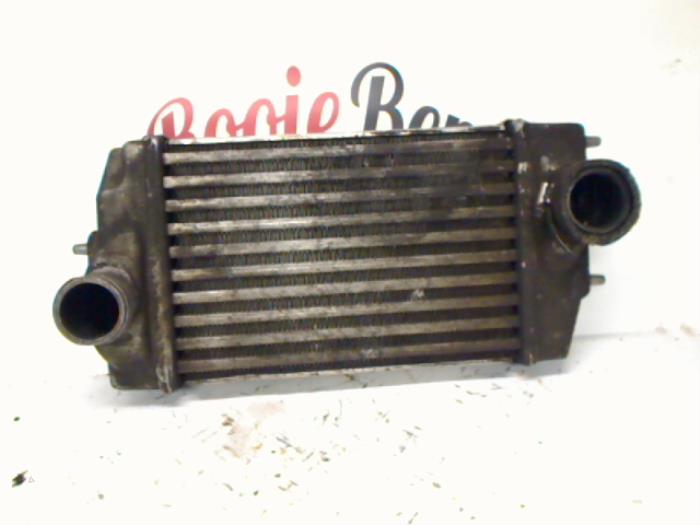 Gebruikte Intercooler Chrysler Voyager/Grand Voyager (RG/RS) 2.5 CRD 16V Prijs € 50,00 Margeregeling aangeboden door Rooie Ben autodemontage