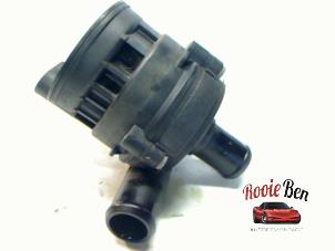 Gebruikte Waterpomp Mercedes C (W205) 2.2 C-220 CDI 16V BlueTEC Prijs € 50,00 Margeregeling aangeboden door Rooie Ben autodemontage