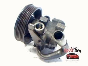 Gebruikte Pomp Servo Hyundai Trajet 2.0 CRDi 16V Prijs € 50,00 Margeregeling aangeboden door Rooie Ben autodemontage