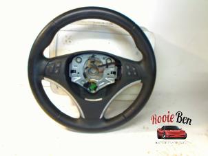 Gebruikte Stuurwiel BMW 1 serie (E87/87N) 118i 16V Prijs € 25,00 Margeregeling aangeboden door Rooie Ben autodemontage
