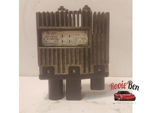 Gebruikte Gloeirelais Volkswagen Transporter T5 2.5 TDi Prijs op aanvraag aangeboden door Rooie Ben autodemontage